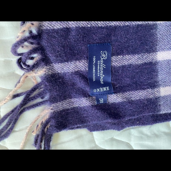 100% LAMBSWOOL BALLANTRAE SCARF - Picture 3 of 3